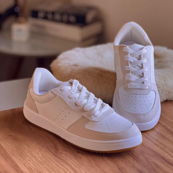 Tênis Casual Branco Sola Baixa com Detalhes Cinza Loja de Sapatos